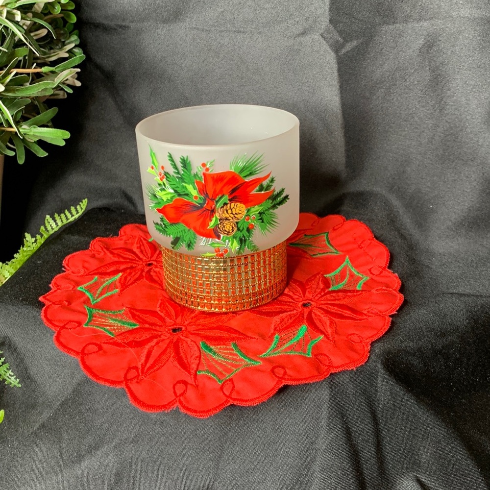 VTG Westmoreland Glass Crystal Satin Christmas Pine Cone Candle Holder & doily